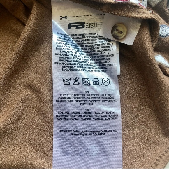 Summer Top with Embroidered Details🌸🌸🌸 - Picture 8 of 8